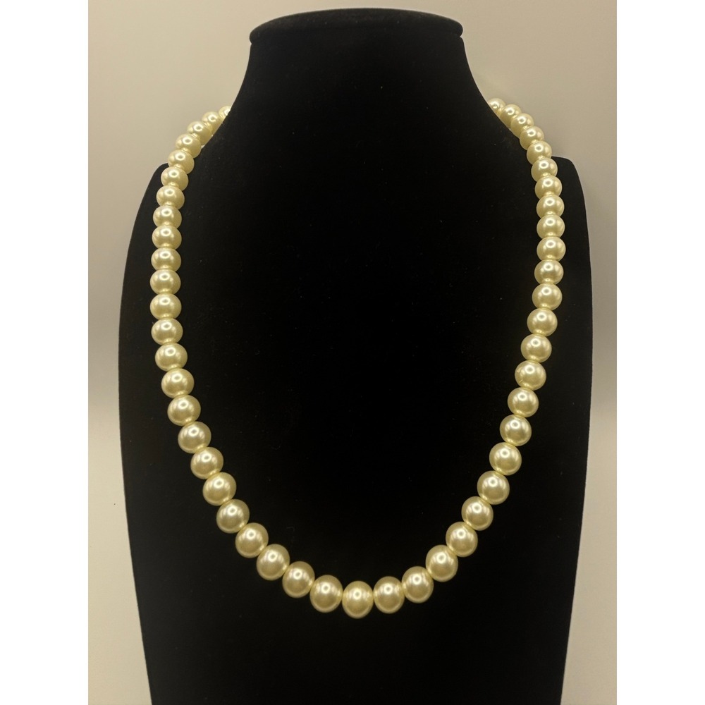 1928 Jewelry Company Cream Faux Pearl Strand Necklace Gold Tone Clasp 17 Inch‎
